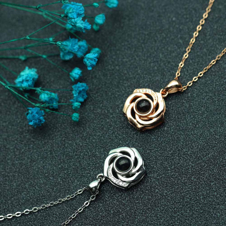 Personalisierte Blume Kette mit Verstecktem Bild drin | Silber Damen Kette Anhänger mit Foto Gravur im Stein - Remisia