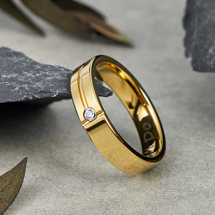 Personalisierte Wolfram Eheringe Gold mit Gravur 4mm/6mm - Remisia