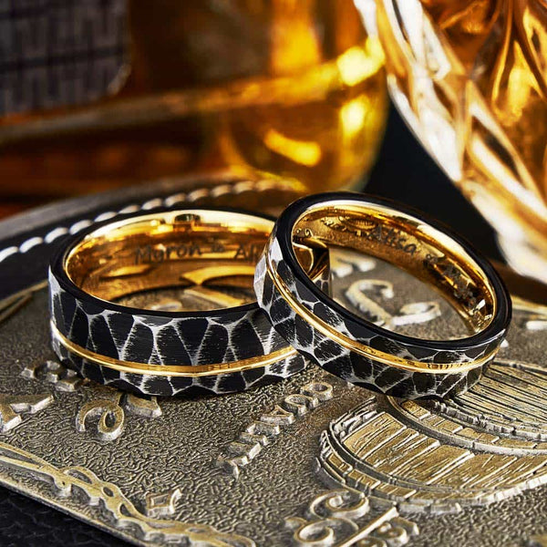 Gehämmerter Wolfram Carbide Ring Gold - Thron